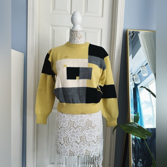 Authentic Balenciaga Wool Sweater - Picture 16 of 16